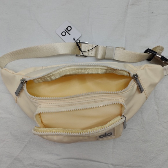 ALO Yoga Explorer Convertible Pack | 3L Nylon Waist Bag - Picture 6 of 6